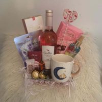 Hamper with wine